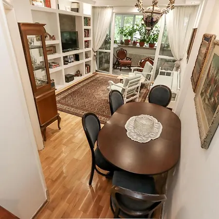Snug, Homely By The Temple 公寓 *